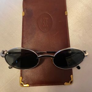 Cartier glasses le must,black size 48 in brand new condition,with case